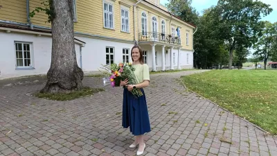 Ellin Sarapson Ruila Kooli ees