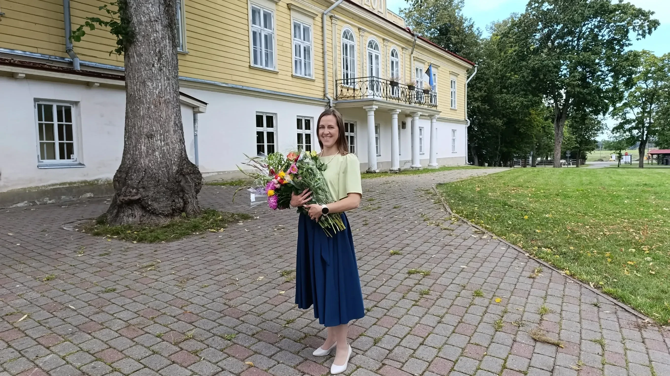 Ellin Sarapson Ruila Kooli ees